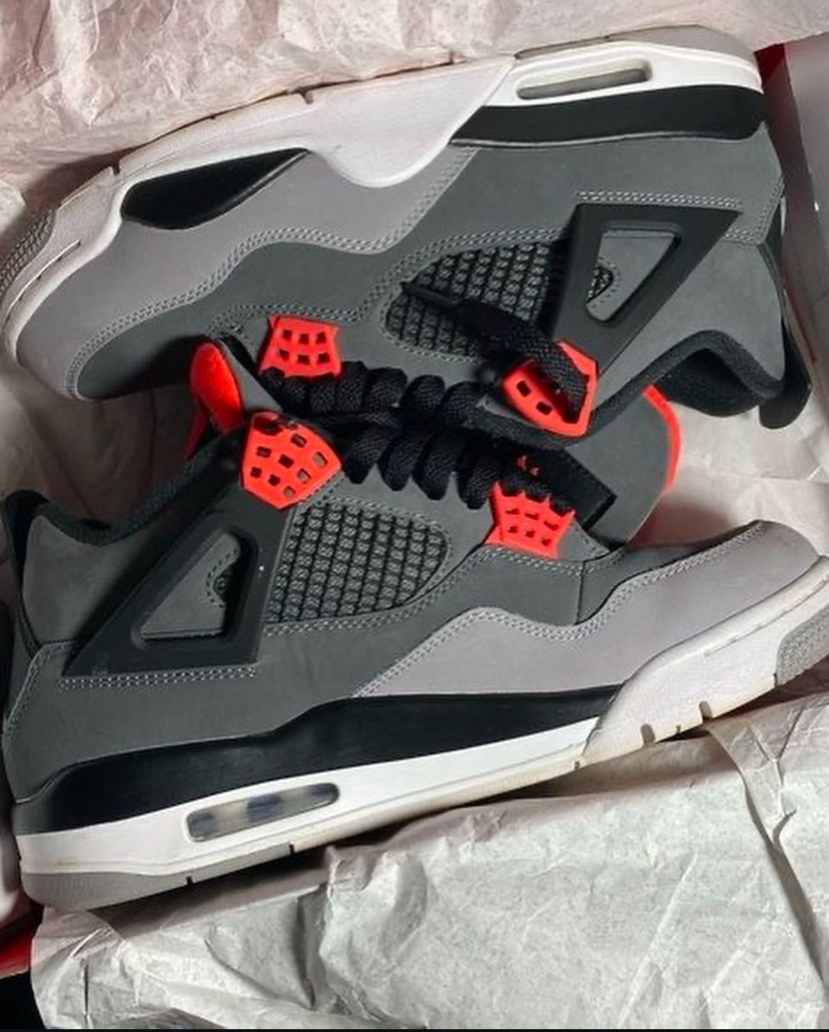 NIKE AIR JORDAN 4